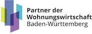 vbw_PartnerDerWohnungswirtschaft Logo mit stilisierten, sich überschneidenden Gebäuden in Blau, Violett und Grün sowie dem Schriftzug „Partner der Wohnungswirtschaft Baden-Württemberg“. Symbol für Wohnungswirtschaft und Immobilien in Baden-Württemberg.